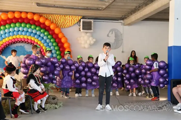 Valentín Garcia entrega o premio do concurso das Letras Galegas no colexio Virxe do Camiño de Rubiá (18)