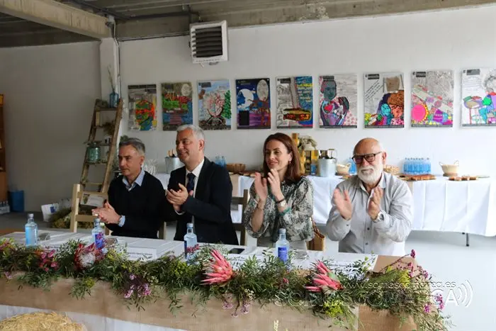 Valentín Garcia entrega o premio do concurso das Letras Galegas no colexio Virxe do Camiño de Rubiá (34)