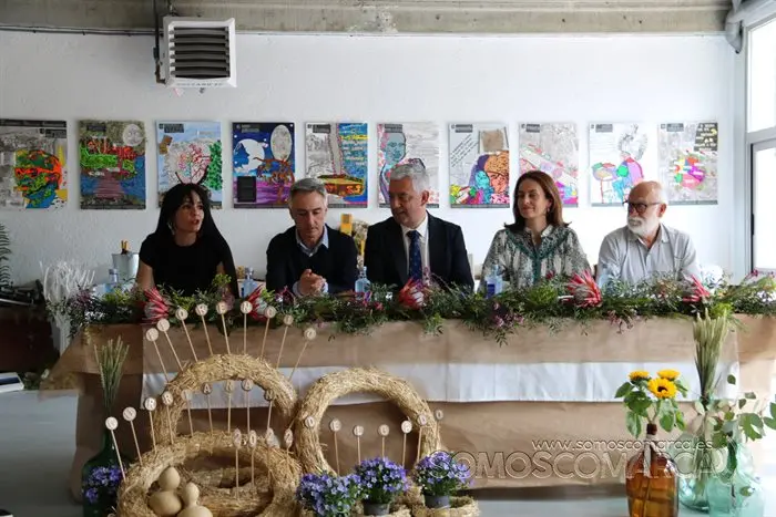 Valentín Garcia entrega o premio do concurso das Letras Galegas no colexio Virxe do Camiño de Rubiá (42)