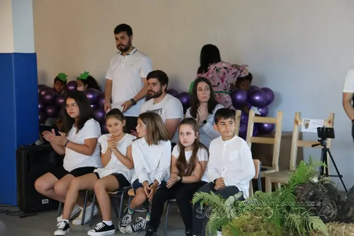 Valentín Garcia entrega o premio do concurso das Letras Galegas no colexio Virxe do Camiño de Rubiá (45)