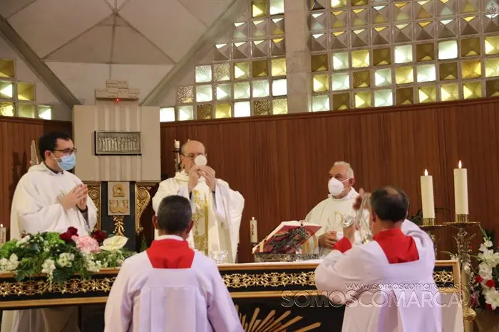 Misa de Santa Rita presidida por el obispo y bendición de las rosas (6)