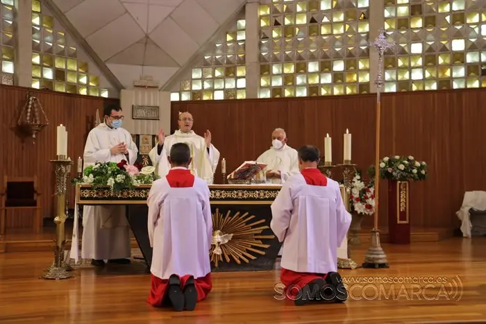 Misa de Santa Rita presidida por el obispo y bendición de las rosas (5)