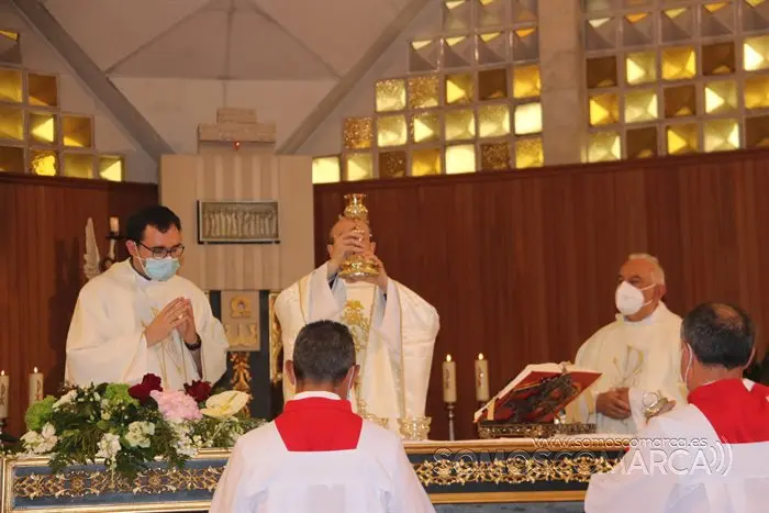 Misa de Santa Rita presidida por el obispo y bendición de las rosas (7)