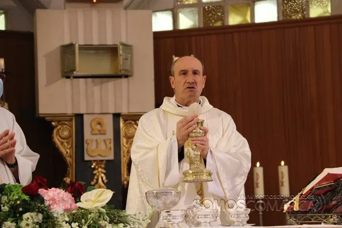 Misa de Santa Rita presidida por el obispo y bendición de las rosas (10)