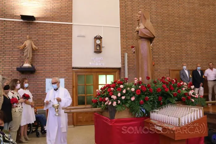 Misa de Santa Rita presidida por el obispo y bendición de las rosas (17)