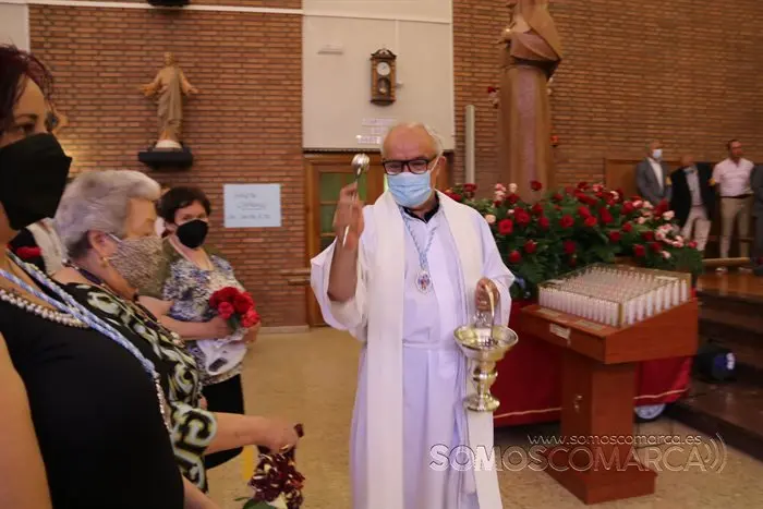 Misa de Santa Rita presidida por el obispo y bendición de las rosas (18)