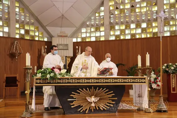 Misa de Santa Rita presidida por el obispo y bendición de las rosas (21)