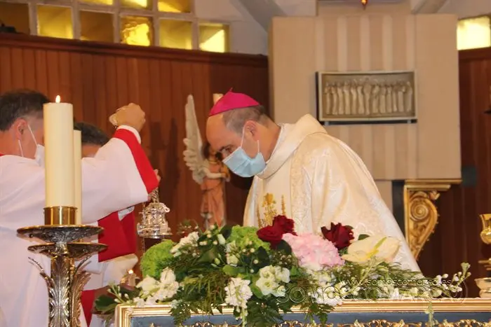 Misa de Santa Rita presidida por el obispo y bendición de las rosas (25)