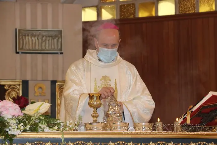 Misa de Santa Rita presidida por el obispo y bendición de las rosas (27)