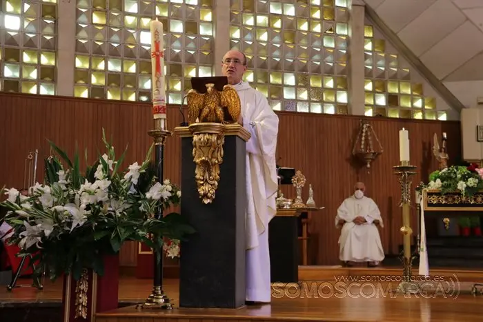 Misa de Santa Rita presidida por el obispo y bendición de las rosas (31)