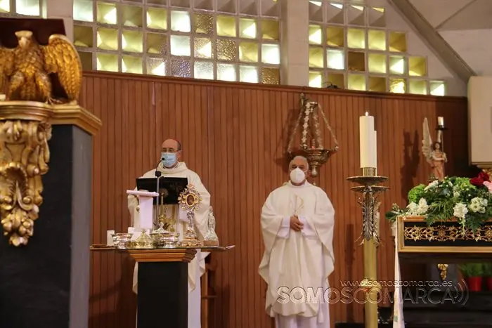 Misa de Santa Rita presidida por el obispo y bendición de las rosas (32)