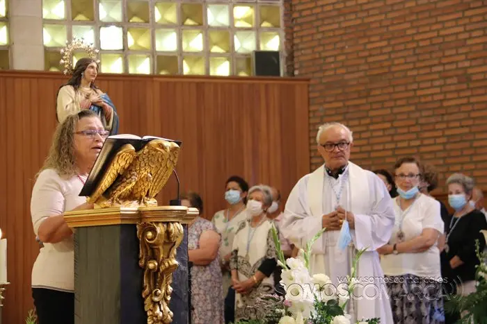 Misa de Santa Rita presidida por el obispo y bendición de las rosas (34)