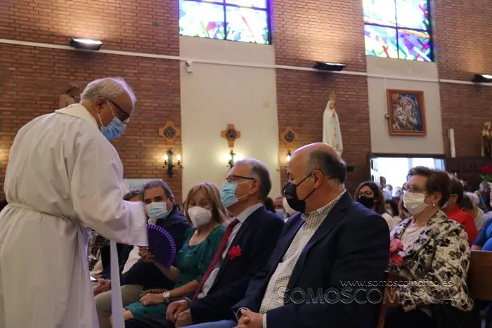 Misa de Santa Rita presidida por el obispo y bendición de las rosas (36)