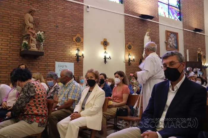 Misa de Santa Rita presidida por el obispo y bendición de las rosas (37)