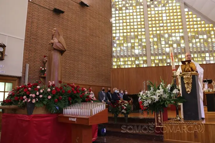 Misa de Santa Rita presidida por el obispo y bendición de las rosas (44)