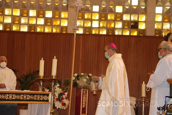 Misa de Santa Rita presidida por el obispo y bendición de las rosas (46)