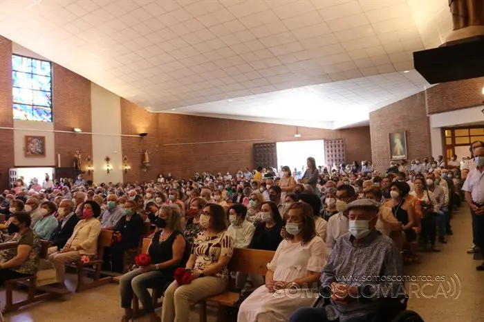 Misa de Santa Rita presidida por el obispo y bendición de las rosas (48)