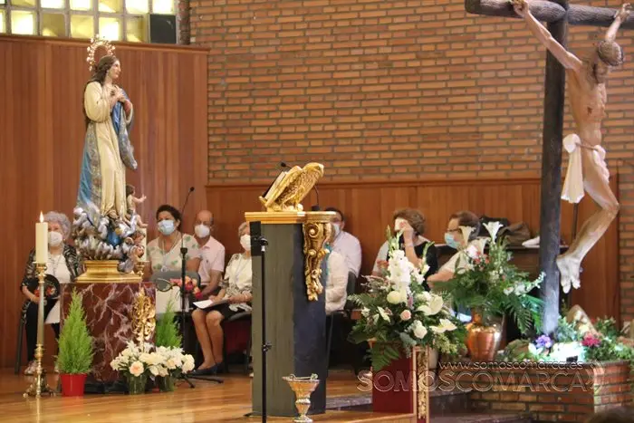 Misa de Santa Rita presidida por el obispo y bendición de las rosas (53)