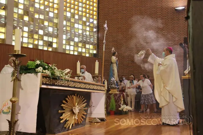 Misa de Santa Rita presidida por el obispo y bendición de las rosas (56)