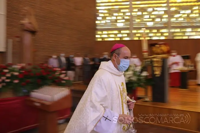 Misa de Santa Rita presidida por el obispo y bendición de las rosas (59)
