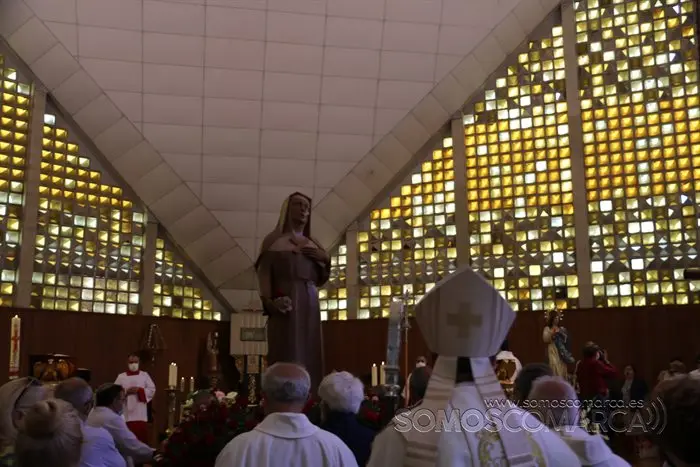 Misa de Santa Rita presidida por el obispo y bendición de las rosas (63)