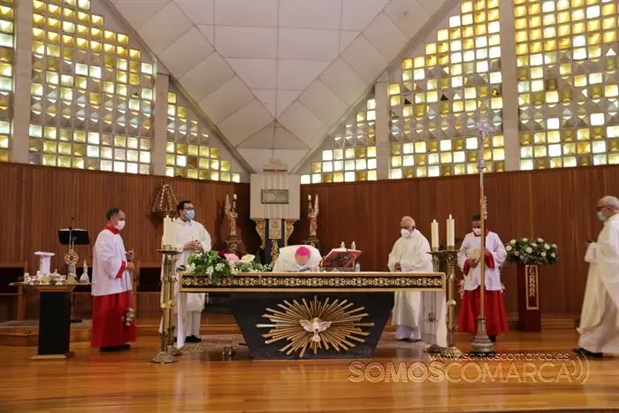Misa de Santa Rita presidida por el obispo y bendición de las rosas (66)