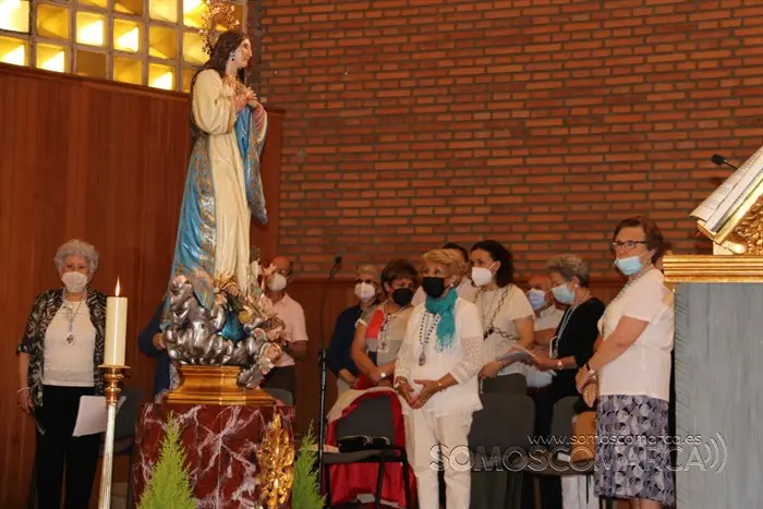 Misa de Santa Rita presidida por el obispo y bendición de las rosas (68)