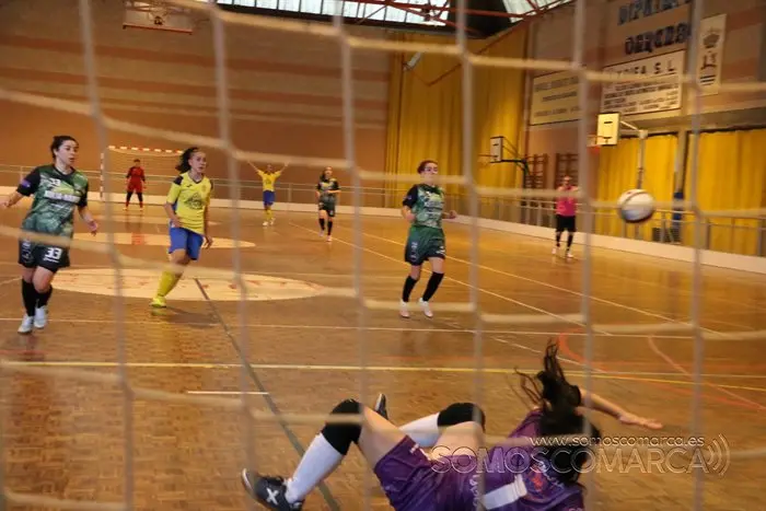 Encuejntro entre el Rua Valdeorras Futbol Sala y el Atlético Arnia 2-2 (50)