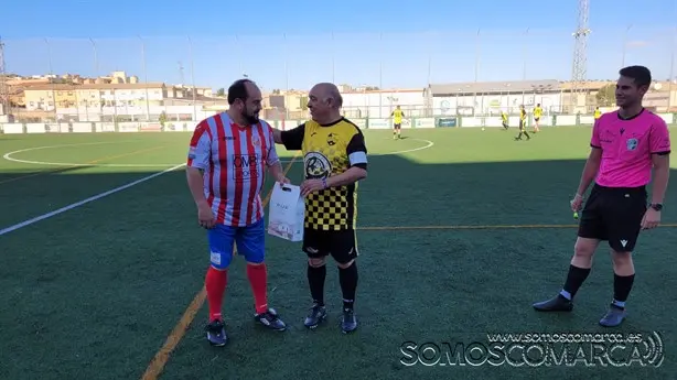 somoscomarca_torneo_ciudaddelalhambra_veteranosarua_cdrua_entrega_regalos__2022_06_04