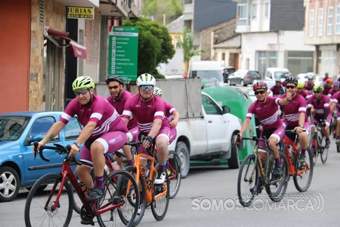 Los trabajadores de CupaGroup recorren Valdeorras en bicicleta (2)