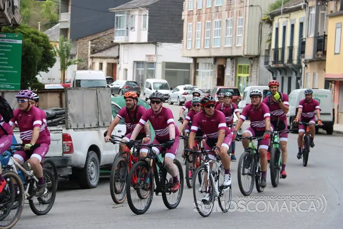 Los trabajadores de CupaGroup recorren Valdeorras en bicicleta (7)