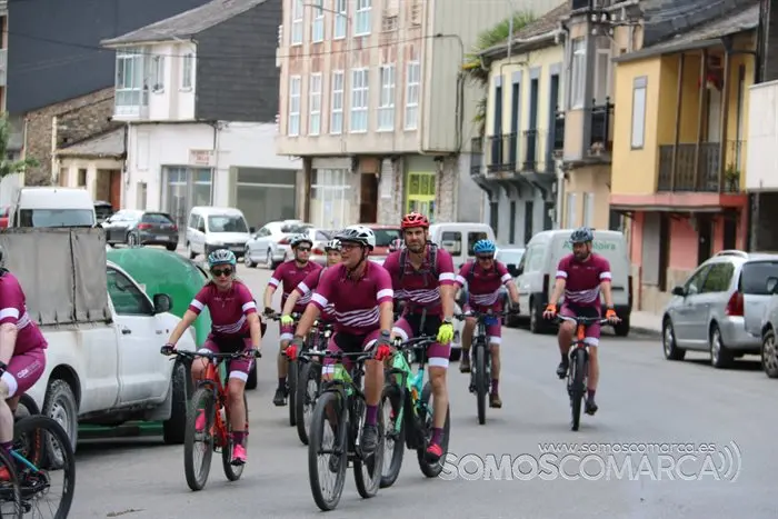 Los trabajadores de CupaGroup recorren Valdeorras en bicicleta (8)