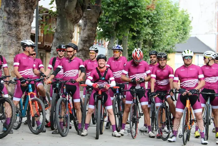 Los trabajadores de CupaGroup recorren Valdeorras en bicicleta (12)