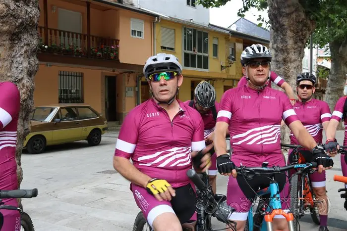Los trabajadores de CupaGroup recorren Valdeorras en bicicleta (20)