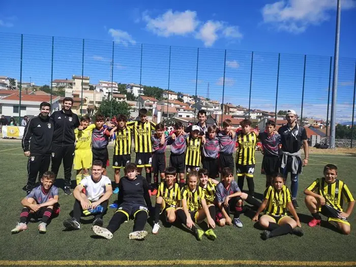 As escolas do Trives participan no torneo internacional Crescer Jogando de Braganza (4)