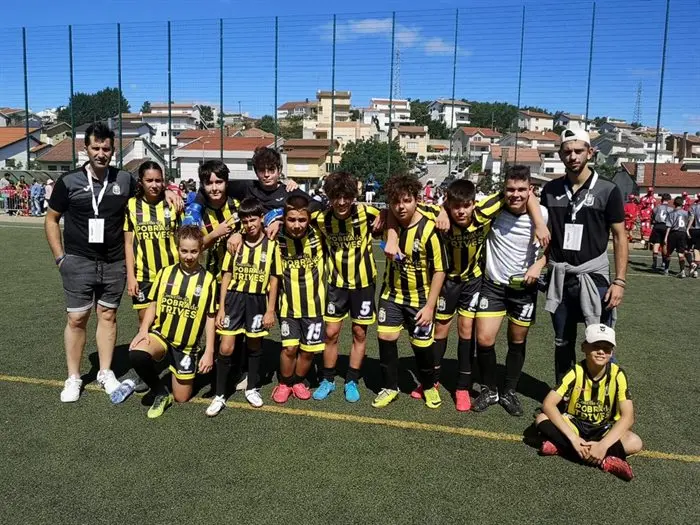 As escolas do Trives participan no torneo internacional Crescer Jogando de Braganza (5)