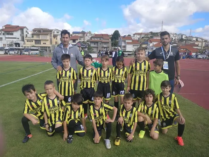 As escolas do Trives participan no torneo internacional Crescer Jogando de Braganza (6)