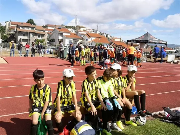As escolas do Trives participan no torneo internacional Crescer Jogando de Braganza (7)