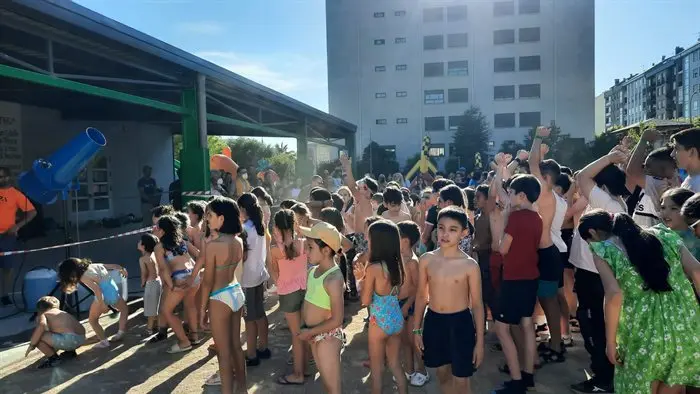 Fin de curso del Julio Gurriar&aacute;n con fiesta de la espuma  (1)