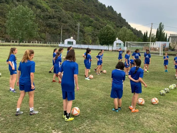 Campus de fútbol femenino en Vilamartín (7)