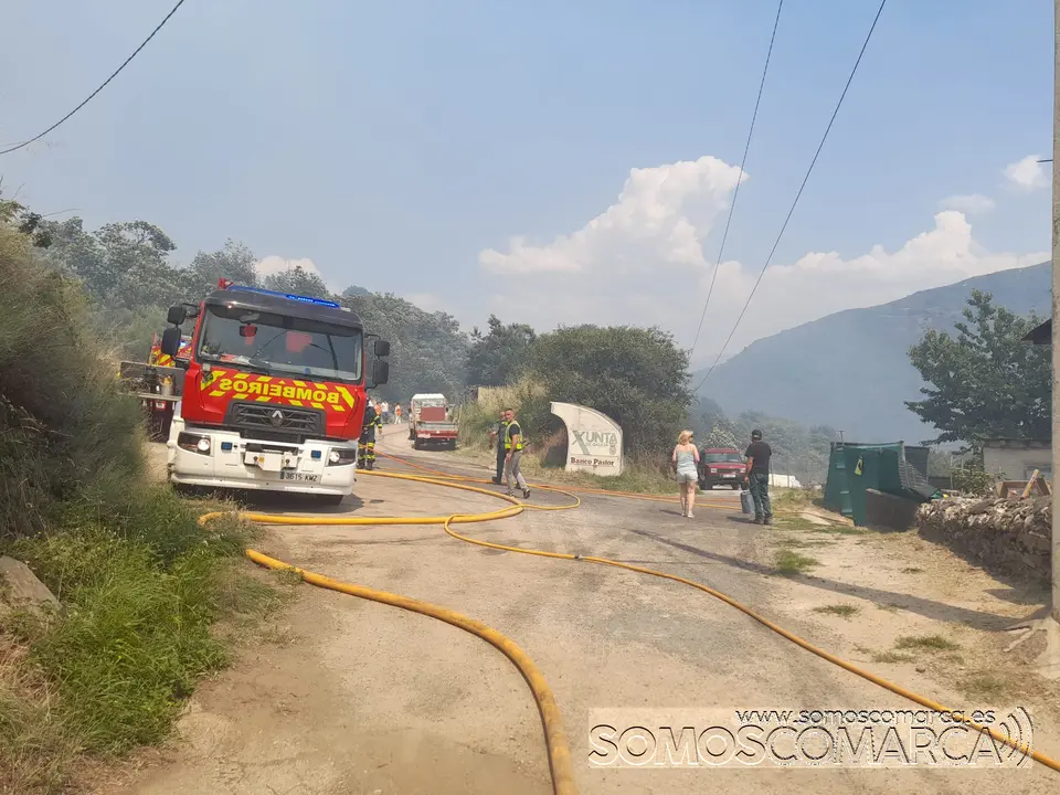 somoscomarca_fuego_incendio_candeda_carballedadevaldeorras_helicoptero_bomberos_2022-07-17 (3)