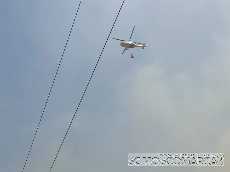 somoscomarca_fuego_incendio_candeda_carballedadevaldeorras_helicoptero_bomberos_2022-07-17 (4)