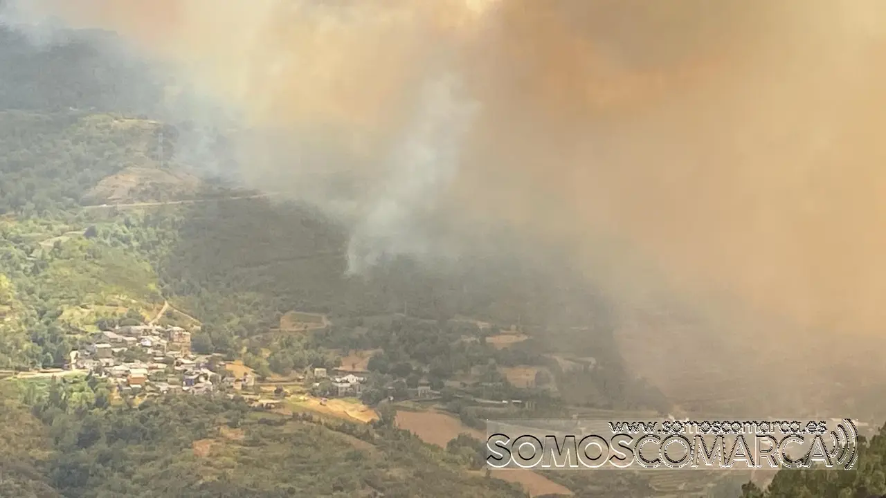 somoscomarca_fuego_incendio_candeda_carballedadevaldeorras_helicoptero_bomberos_2022-07-17 (1)