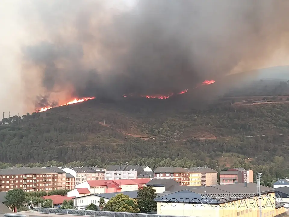 somoscomarca_fuego_incendio_Santigoso_carretera_2022-07-17 (4)