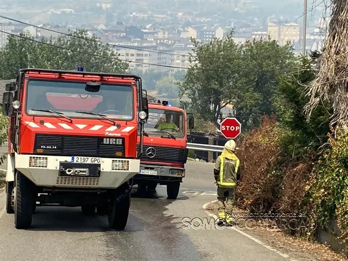 O incendio en Castro de Vilariño, Vilariño, Soulecín, Viloira, Santigoso, Candís e medios de emerxencia (7)