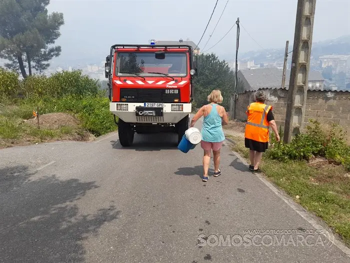 O incendio en Castro de Vilariño, Vilariño, Soulecín, Viloira, Santigoso, Candís e medios de emerxencia (19)