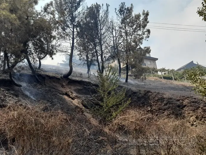 O incendio en Castro de Vilariño, Vilariño, Soulecín, Viloira, Santigoso, Candís e medios de emerxencia (25)