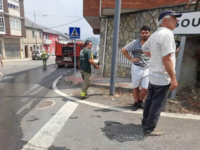 O incendio en Castro de Vilariño, Vilariño, Soulecín, Viloira, Santigoso, Candís e medios de emerxencia (2)
