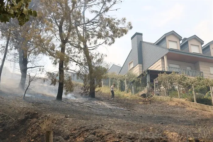 O incendio en Castro de Vilariño, Vilariño, Soulecín, Viloira, Santigoso, Candís e medios de emerxencia (33)