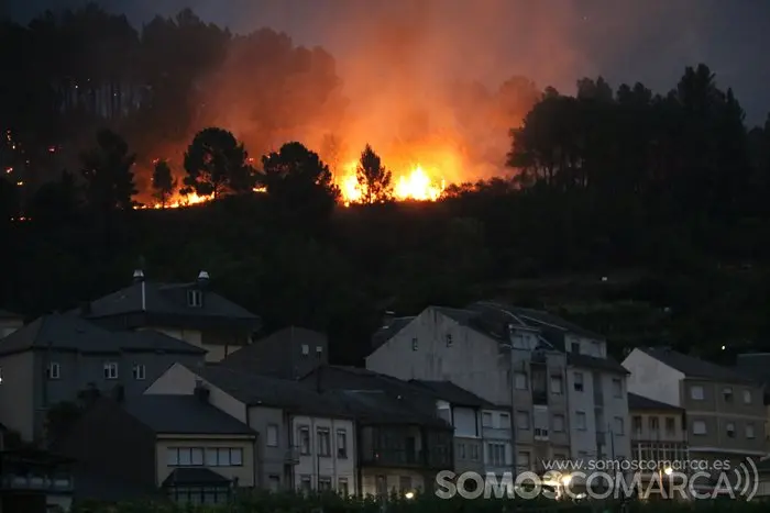 Sobradelo rodeada polo lume (13)